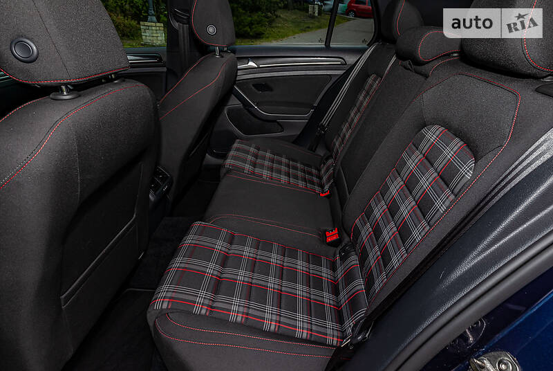 Хетчбек Volkswagen Golf 2017 в Києві