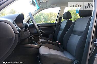 Хетчбек Volkswagen Golf 2001 в 