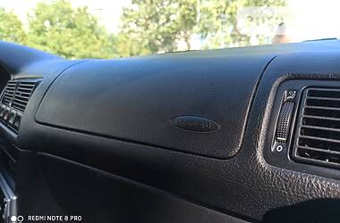 Хетчбек Volkswagen Golf 2001 в 