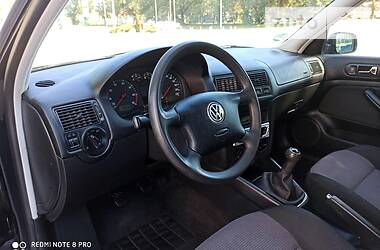 Хетчбек Volkswagen Golf 2001 в 