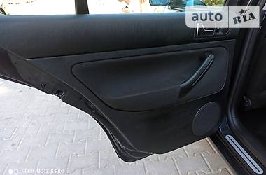 Хетчбек Volkswagen Golf 2001 в 