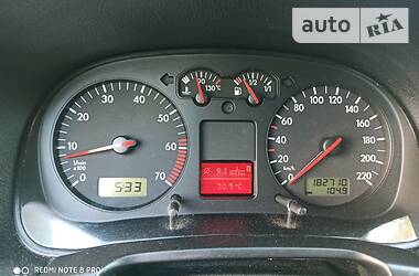 Хетчбек Volkswagen Golf 2001 в 