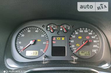 Хетчбек Volkswagen Golf 2001 в 