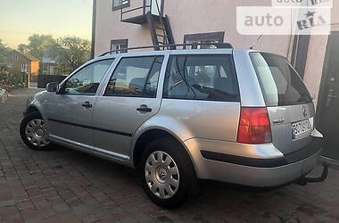 Універсал Volkswagen Golf 2000 в 