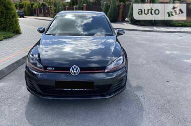 Хетчбек Volkswagen Golf 2014 в 