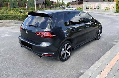 Хетчбек Volkswagen Golf 2014 в 