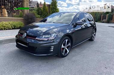 Хетчбек Volkswagen Golf 2014 в 