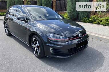 Хетчбек Volkswagen Golf 2014 в 