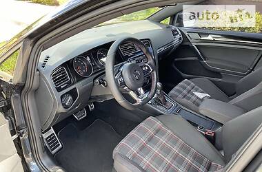 Хетчбек Volkswagen Golf 2014 в 