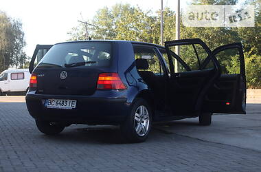 Хетчбек Volkswagen Golf 2002 в Стрию