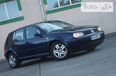 Хетчбек Volkswagen Golf 2002 в Стрию