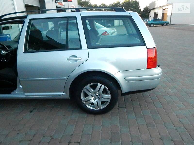 Універсал Volkswagen Golf 2002 в Сарнах