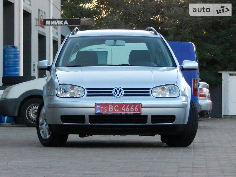 Універсал Volkswagen Golf 2002 в Сарнах