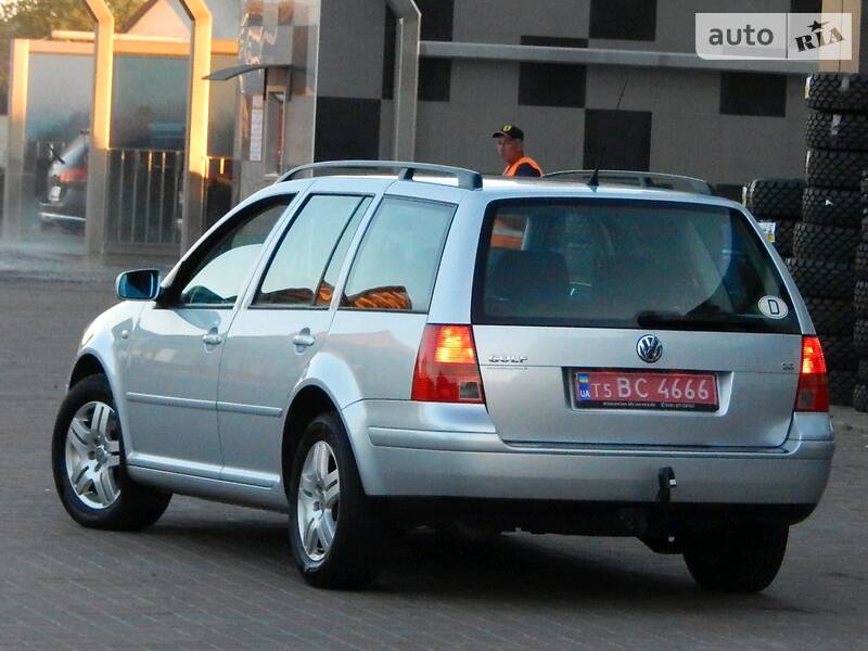 Універсал Volkswagen Golf 2002 в Сарнах