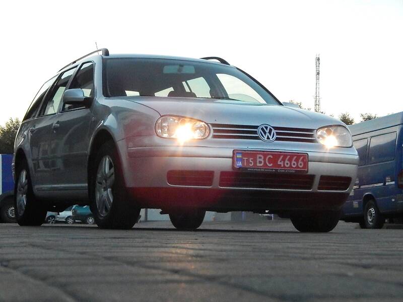 Універсал Volkswagen Golf 2002 в Сарнах
