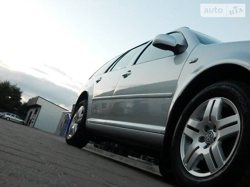 Універсал Volkswagen Golf 2002 в Сарнах