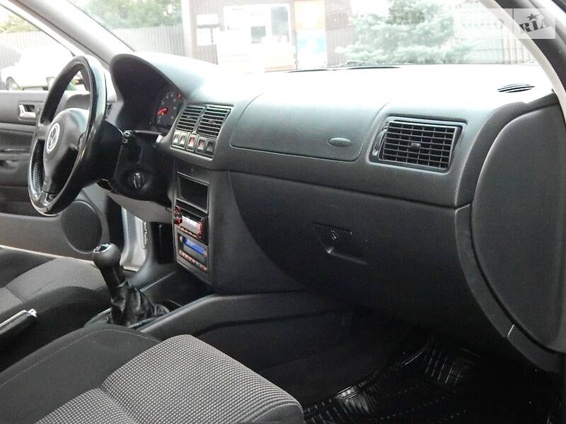 Універсал Volkswagen Golf 2002 в Сарнах