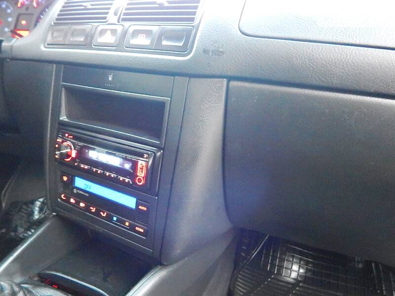 Універсал Volkswagen Golf 2002 в Сарнах