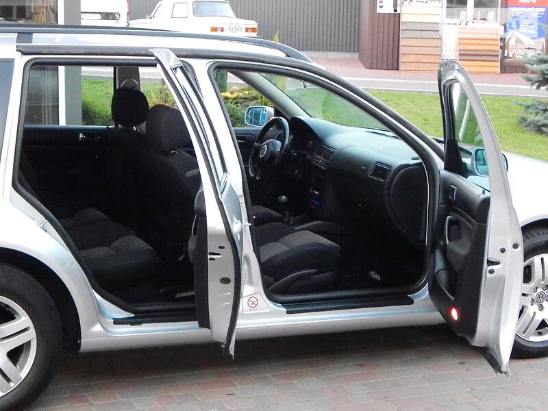 Універсал Volkswagen Golf 2002 в Сарнах