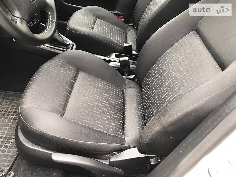 Хетчбек Volkswagen Golf 2001 в Сумах