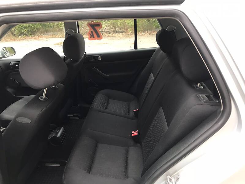 Хетчбек Volkswagen Golf 2001 в Сумах