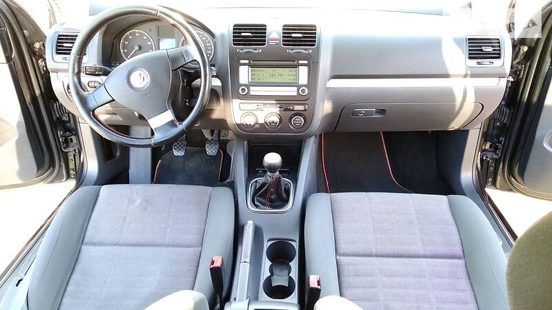 Хетчбек Volkswagen Golf 2006 в Житомирі
