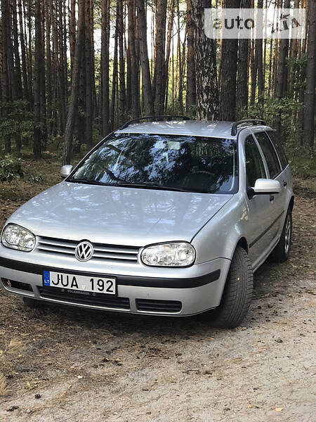 Универсал Volkswagen Golf 2000 в Остроге