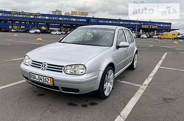 Хэтчбек Volkswagen Golf 2003 в Киеве