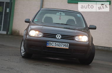 Хетчбек Volkswagen Golf 2000 в Стрию