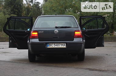 Хетчбек Volkswagen Golf 2000 в Стрию