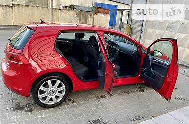 Хетчбек Volkswagen Golf 2012 в 