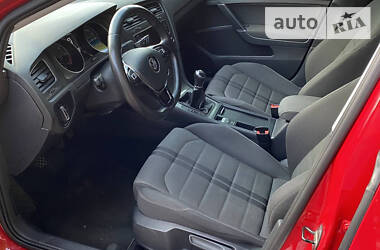 Хетчбек Volkswagen Golf 2012 в 