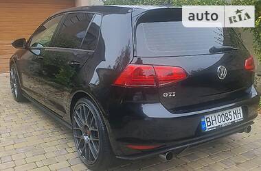 Хетчбек Volkswagen Golf 2016 в 