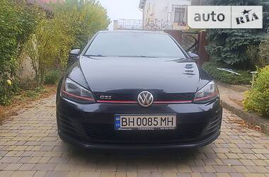 Хетчбек Volkswagen Golf 2016 в 