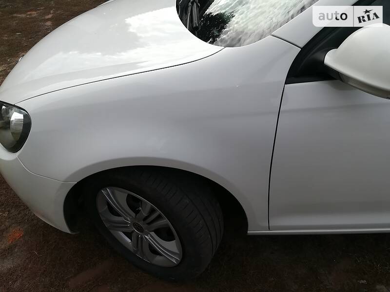 Универсал Volkswagen Golf 2012 в Глухове