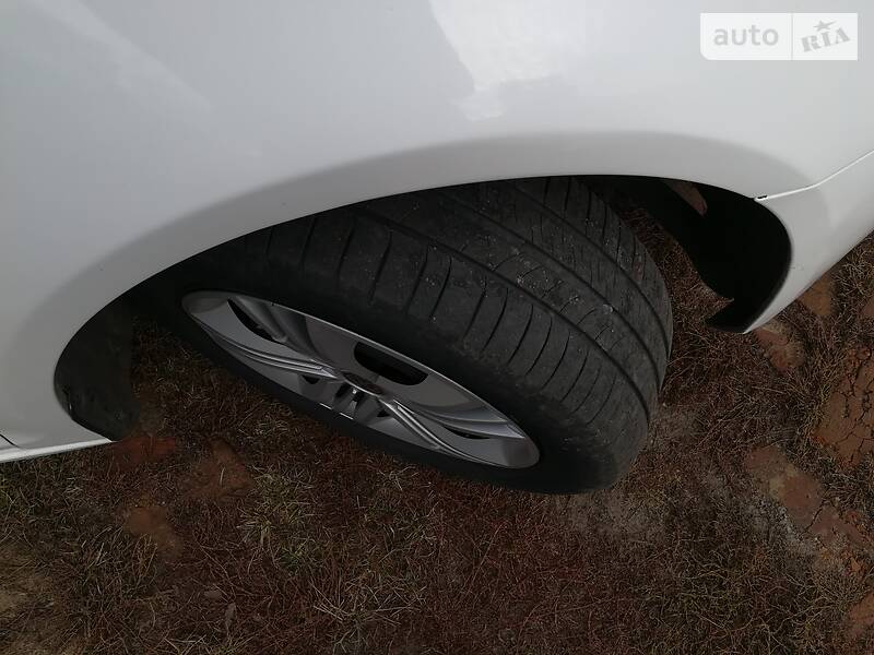 Универсал Volkswagen Golf 2012 в Глухове