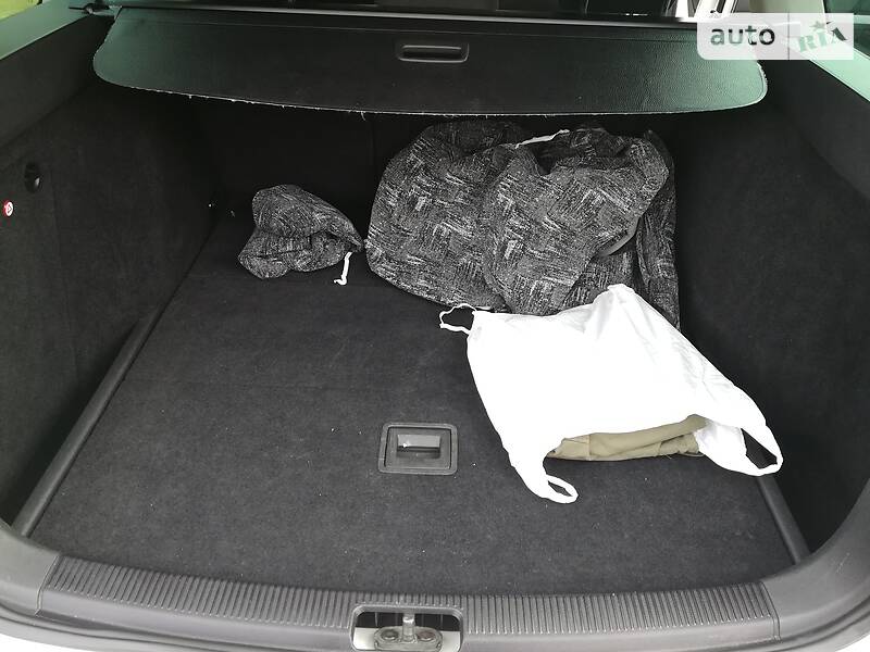 Универсал Volkswagen Golf 2012 в Глухове