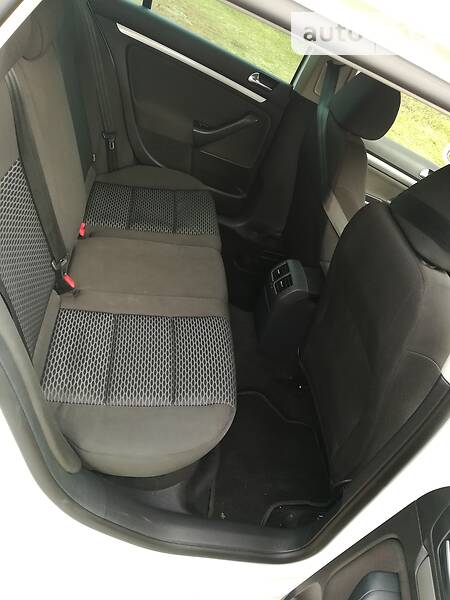 Универсал Volkswagen Golf 2012 в Глухове