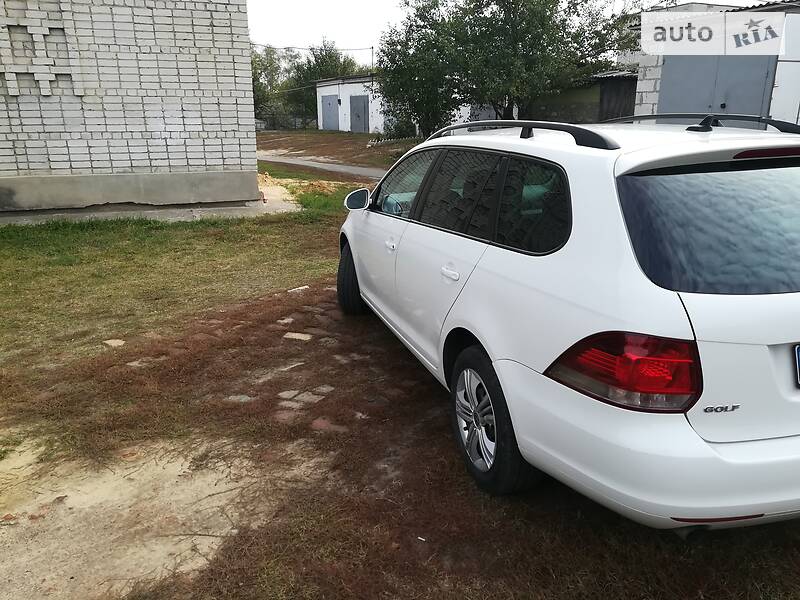 Универсал Volkswagen Golf 2012 в Глухове