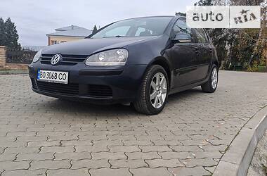 Хэтчбек Volkswagen Golf 2004 в Чорткове