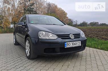 Хэтчбек Volkswagen Golf 2004 в Чорткове