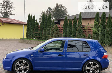 Хетчбек Volkswagen Golf 2001 в 