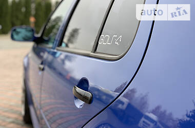 Хетчбек Volkswagen Golf 2001 в 