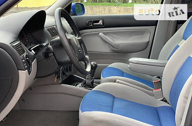 Хетчбек Volkswagen Golf 2001 в 