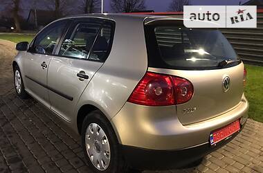 Хэтчбек Volkswagen Golf 2005 в Ковеле