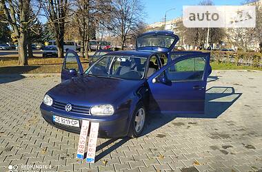 Седан Volkswagen Golf 2001 в Чернівцях