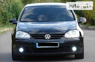 Хэтчбек Volkswagen Golf 2005 в Ровно