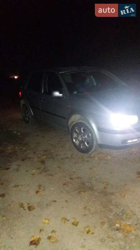 Хетчбек Volkswagen Golf 1999 в Миколаєві