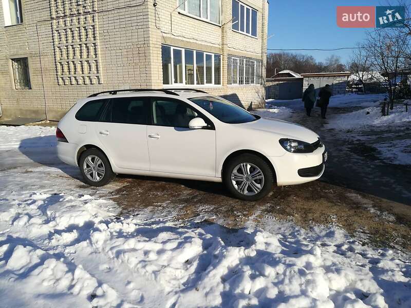 Универсал Volkswagen Golf 2012 в Глухове