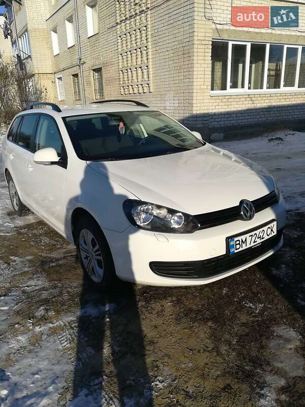 Универсал Volkswagen Golf 2012 в Глухове